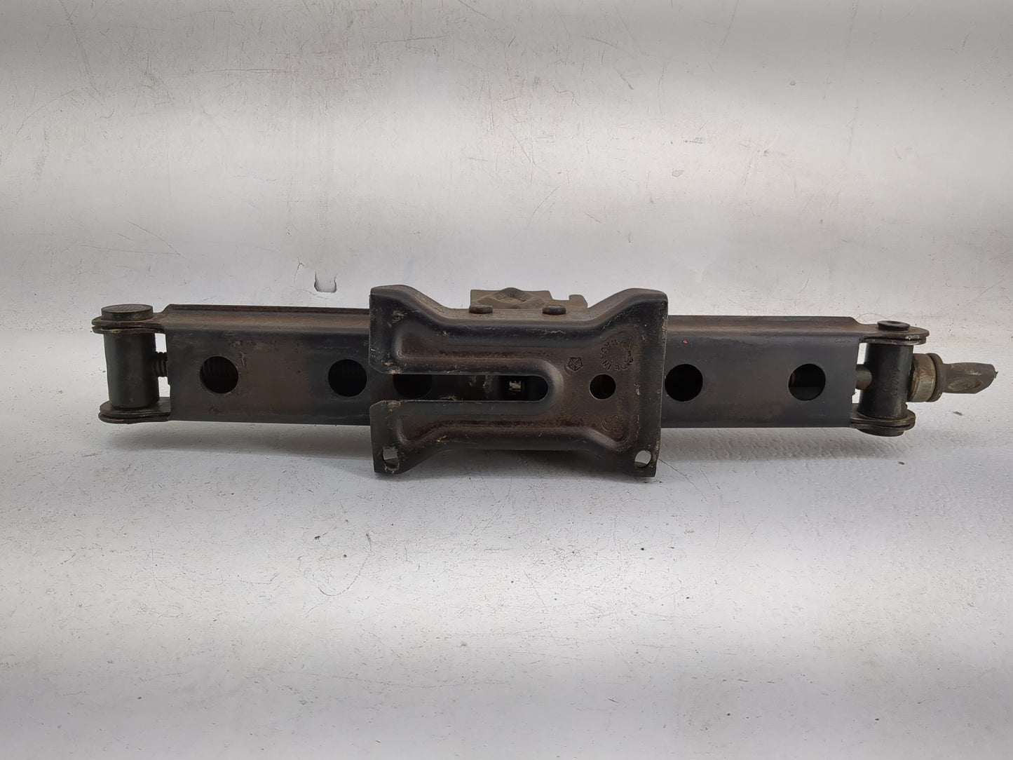 2014 Jeep Grand Cherokee Spare Scissor Car Jack - Oemusedautoparts1.com
