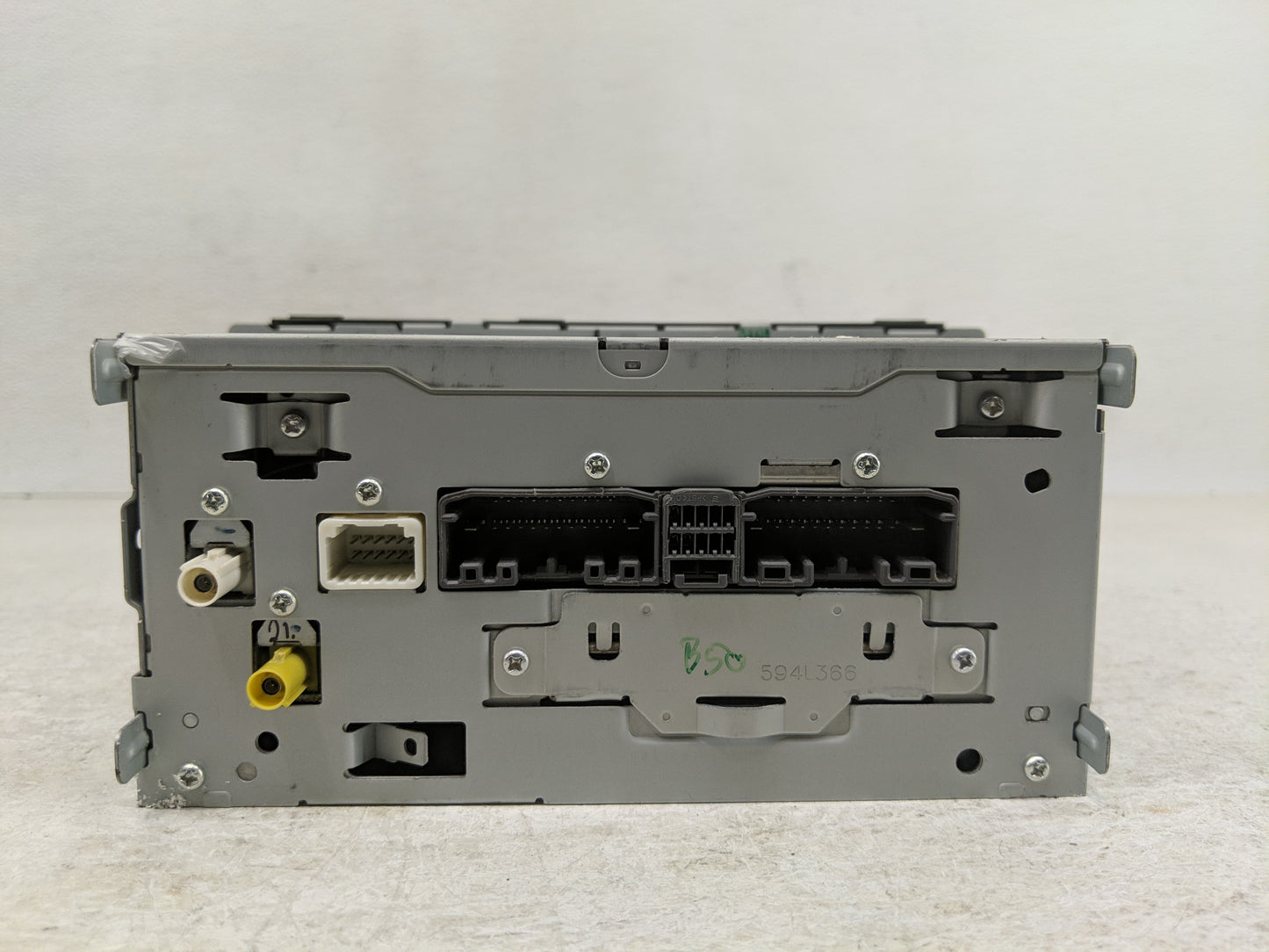 2013-2014 Jeep Wrangler Radio AM FM Cd Player Receiver Replacement P/N:P05091338AF Fits Fits 2013 2014 OEM Used Auto Parts -