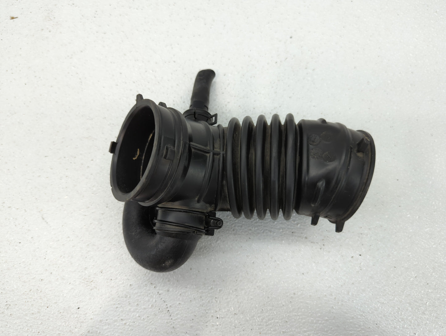 2014 Kia Forte Air Cleaner Intake Duct Hose Tube - Oemusedautoparts1.com