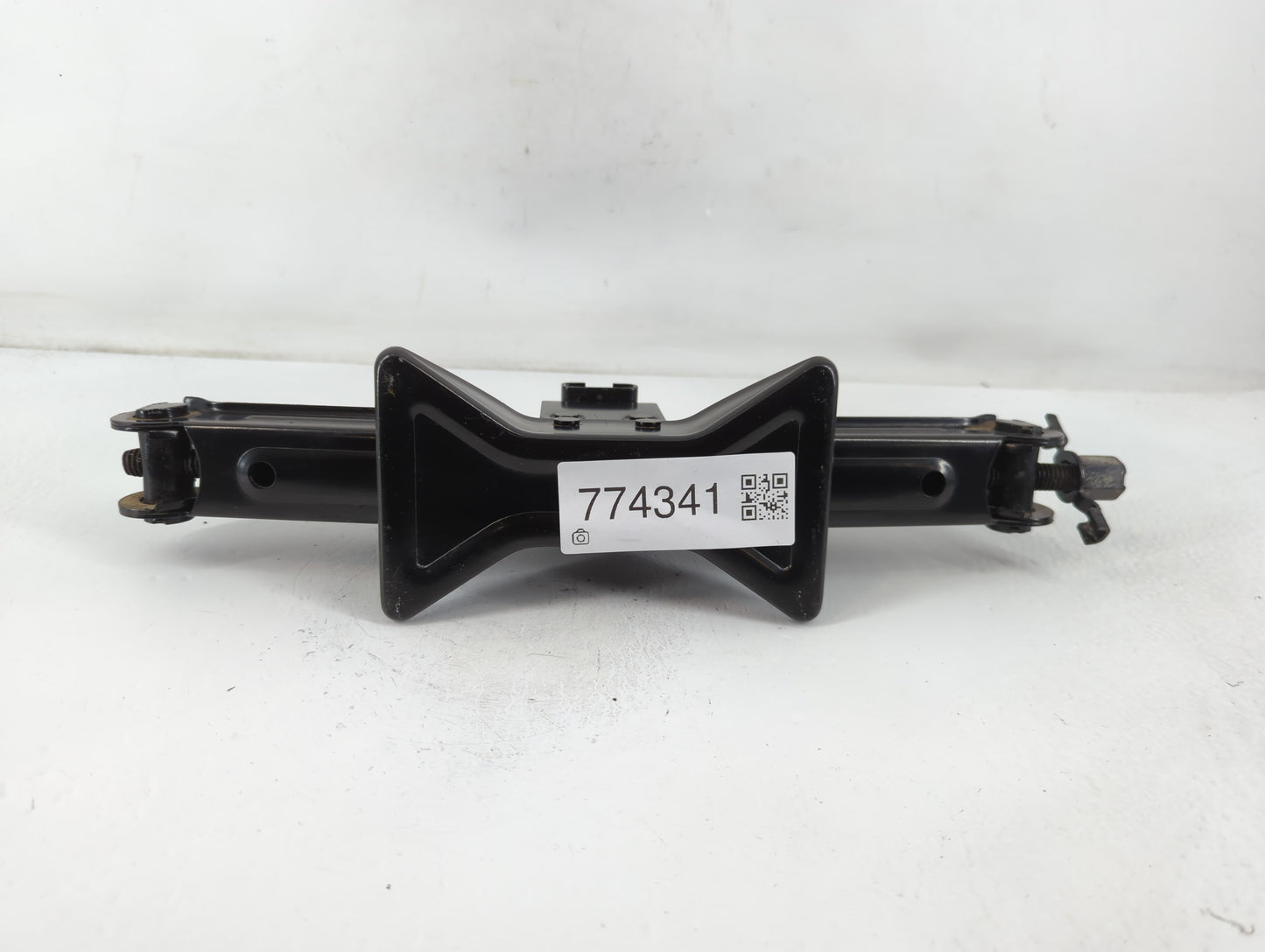 2014 Kia Optima Spare Scissor Car Jack - Oemusedautoparts1.com
