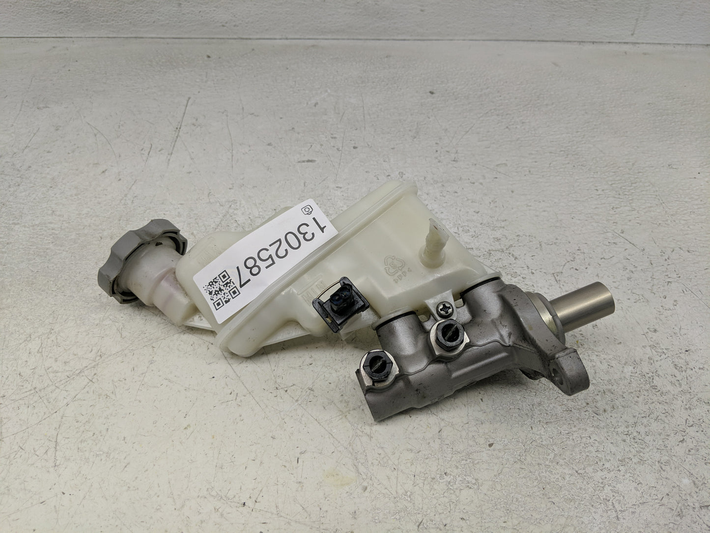 2012-2015 Kia Rio Brake Master Cylinder - Oemusedautoparts1.com