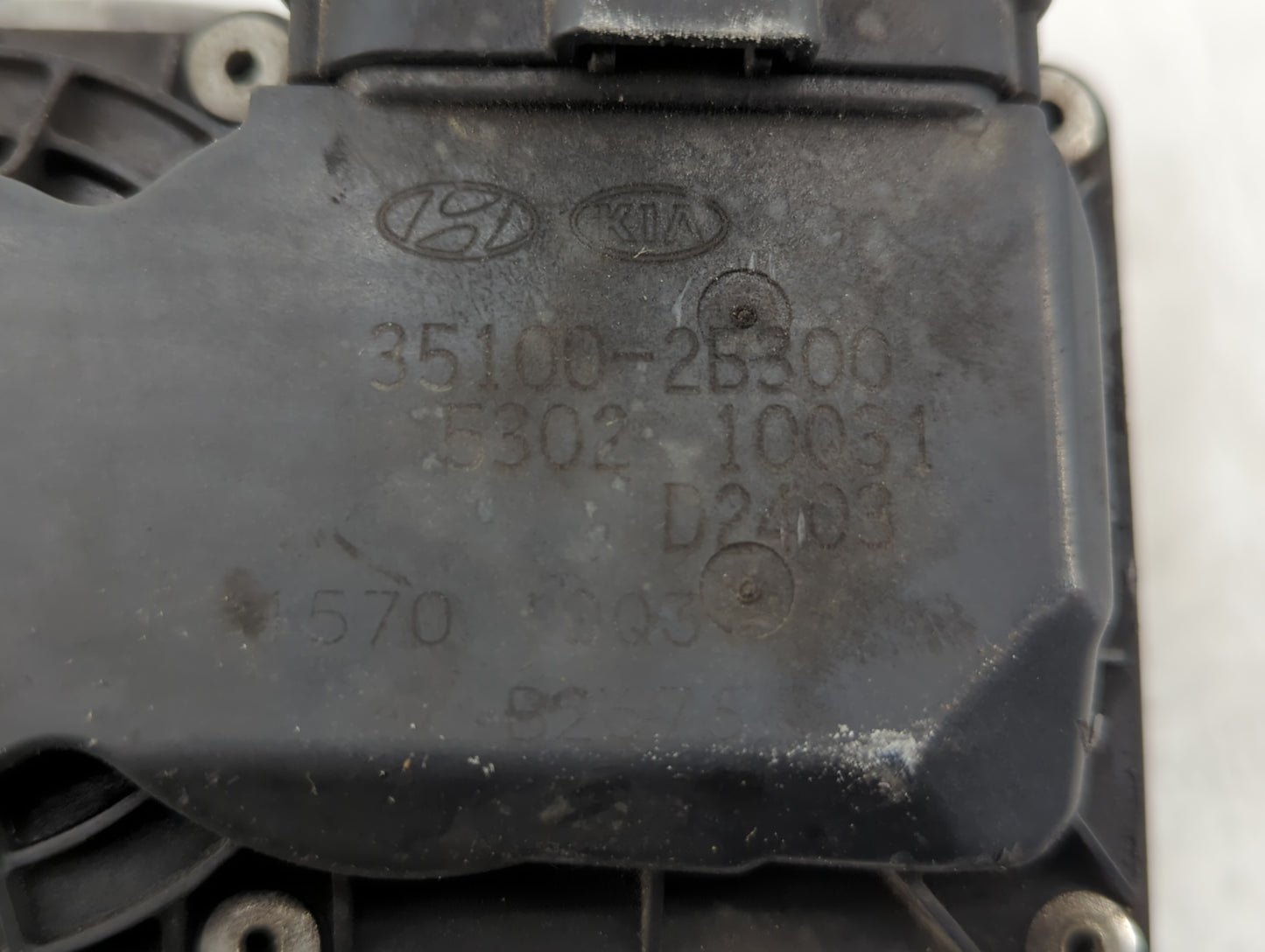 2012-2019 Kia Rio Throttle Body P/N:35100-2B300 Fits Fits 2012 2013 2014 2015 2016 2017 2018 2019 OEM Used Auto Parts - Oemu