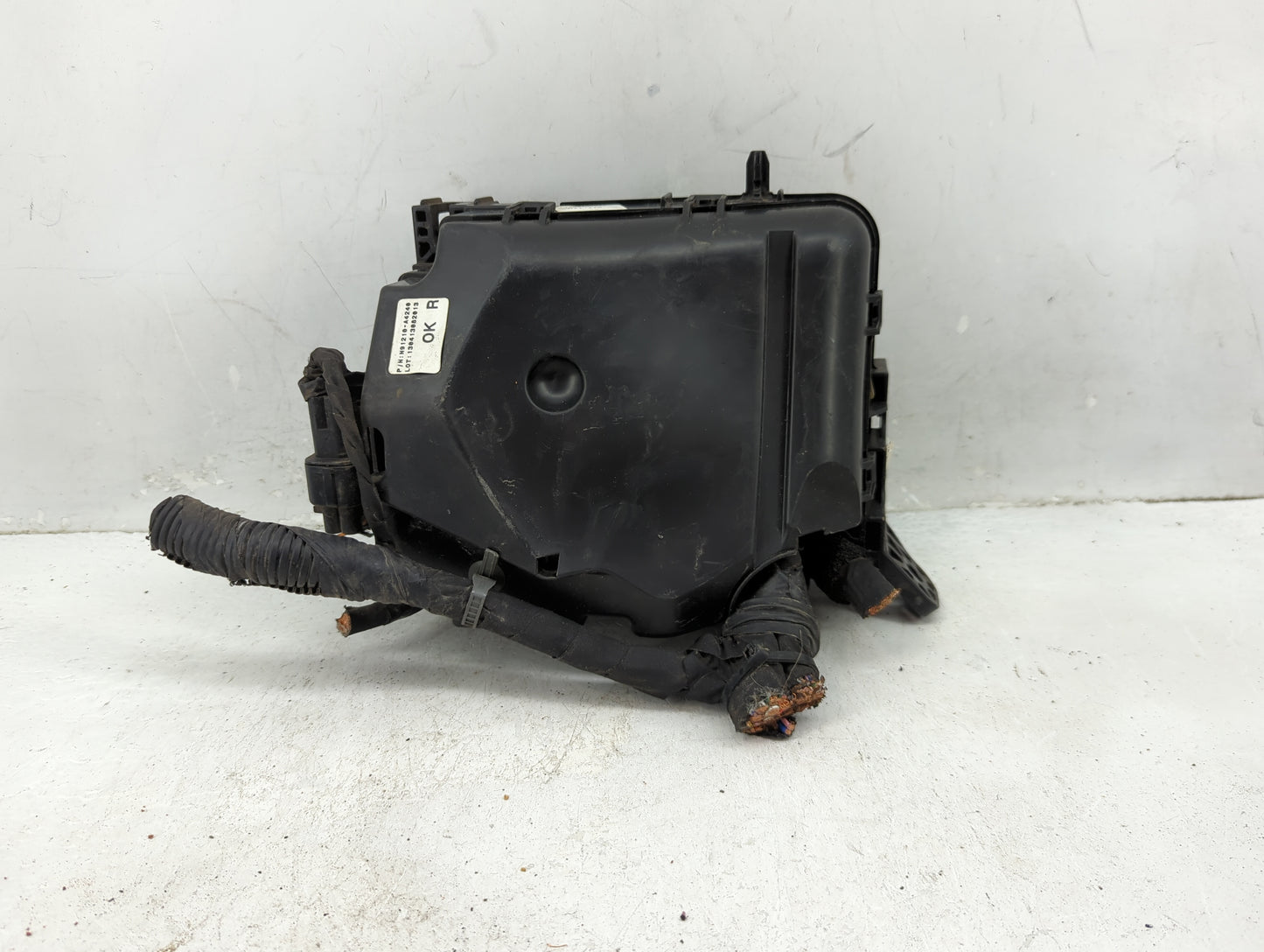 2014-2015 Kia Rondo Fusebox Fuse Box Panel Relay Module P/N:91951-3X110 Fits Fits 2014 2015 OEM Used Auto Parts - Oemusedaut