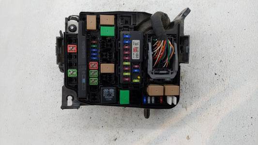 2014-2015 Kia Rondo Fusebox Fuse Box Panel Relay Module P/N:N91210-A4326 Fits Fits 2014 2015 OEM Used Auto Parts