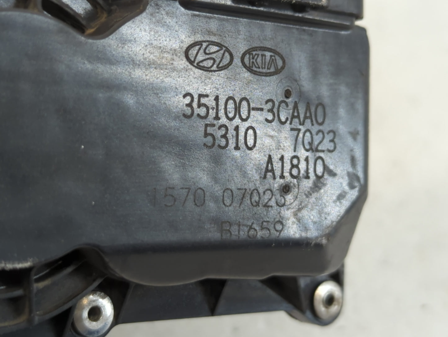 2014-2018 Kia Sorento Throttle Body P/N:35100-3CAA0 Fits Fits 2012 2013 2014 2015 2016 2017 2018 OEM Used Auto Parts - Oemus