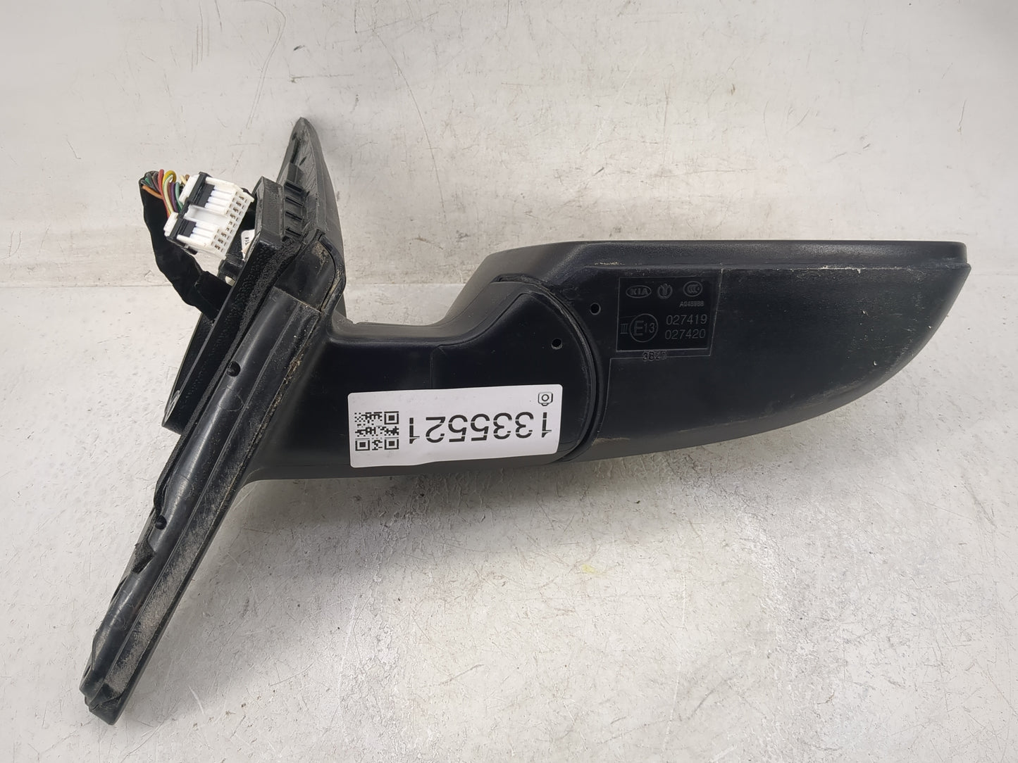 2014-2015 Kia Sorento Passenger Side View Mirror - Right Door Mirror OEM Used - Oemusedautoparts1.com