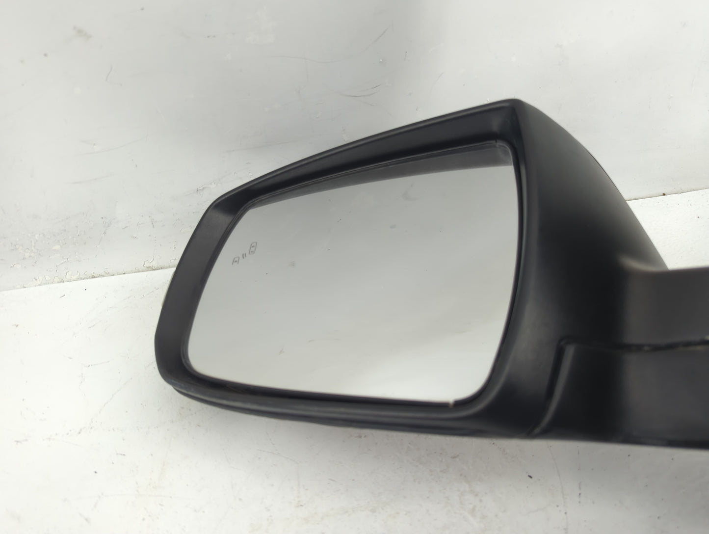 2014-2015 Kia Sorento Driver Side View Mirror - Left Door Mirror OEM Used - Oemusedautoparts1.com