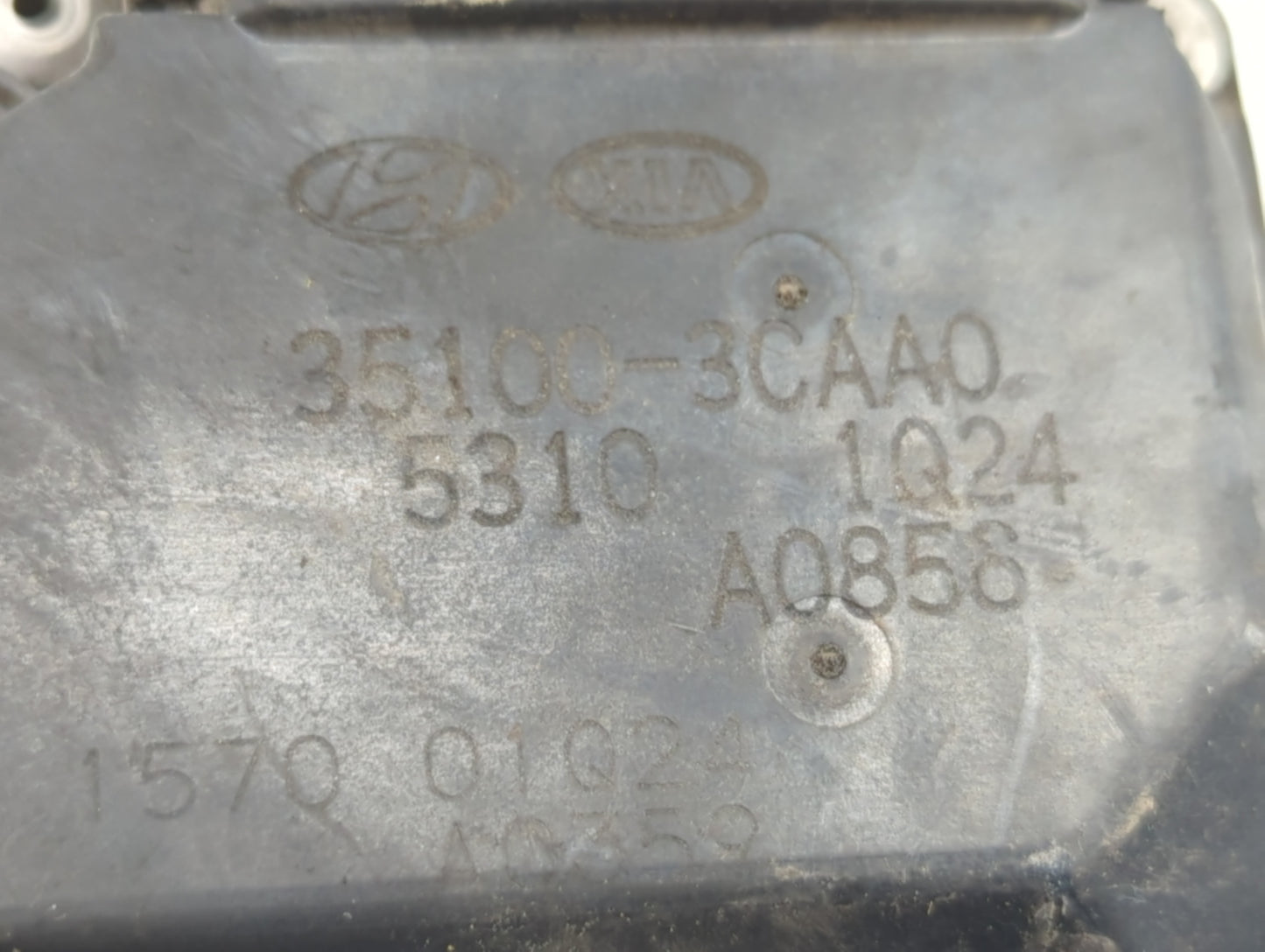 2014-2018 Kia Sorento Throttle Body P/N:4DR-3.3L V6 DOHC 24V Fits Fits 2012 2013 2014 2015 2016 2017 2018 OEM Used Auto Part