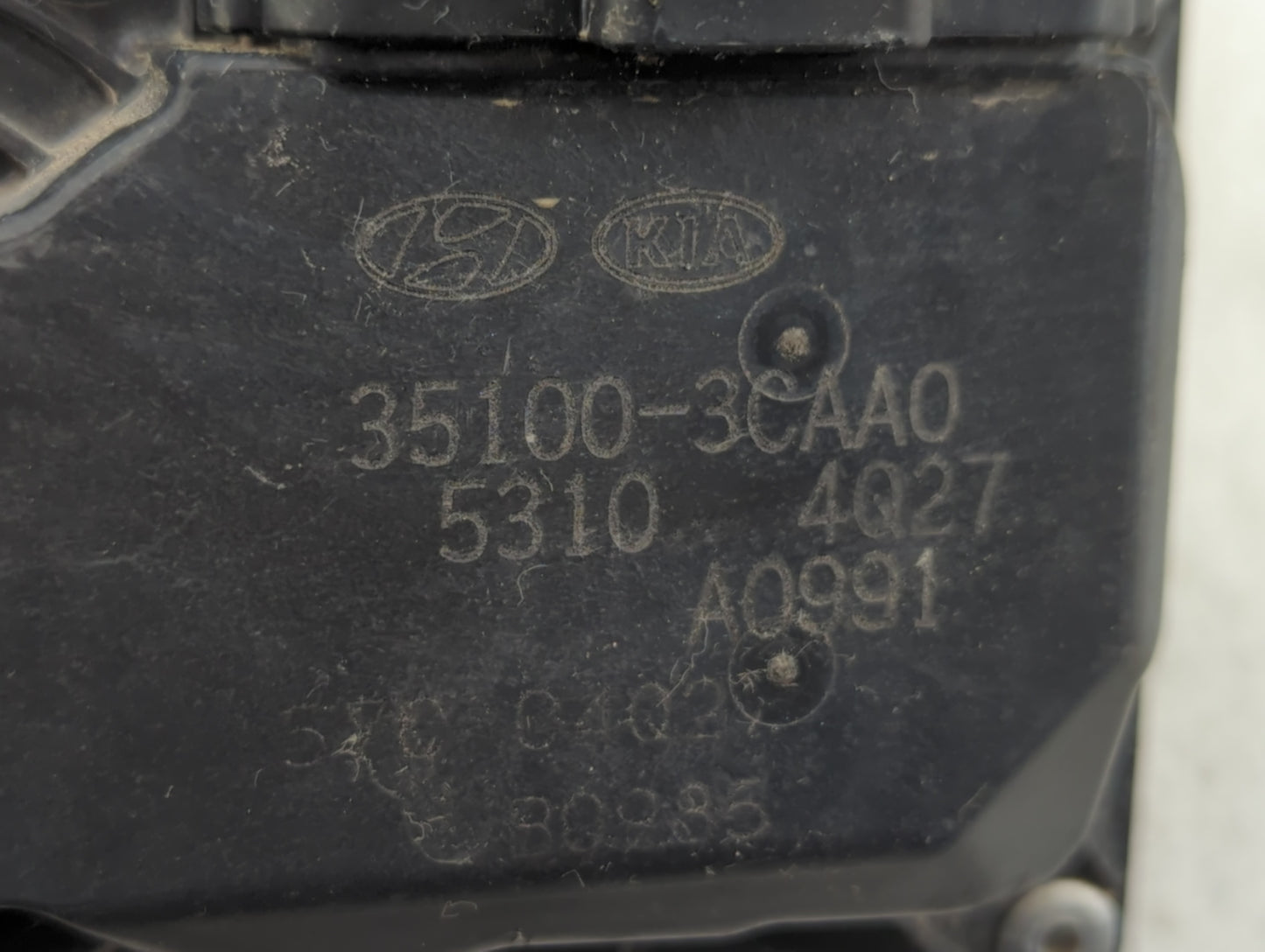 2014-2018 Kia Sorento Throttle Body P/N:35100-3CAA0 Fits Fits 2012 2013 2014 2015 2016 2017 2018 OEM Used Auto Parts - Oemus