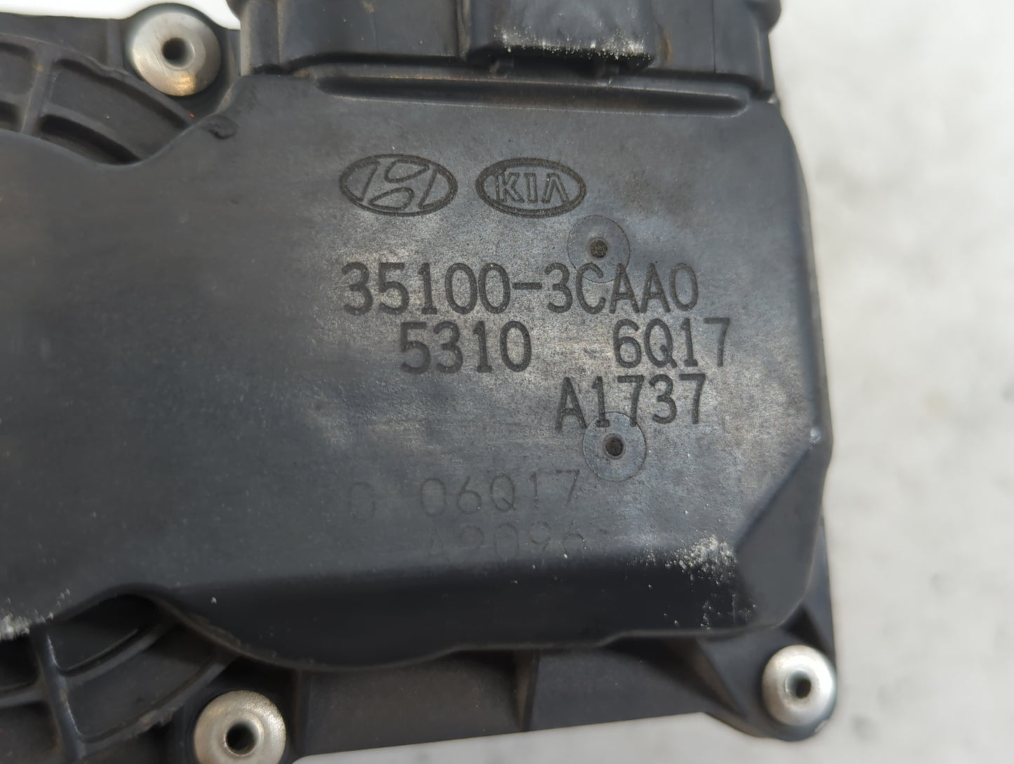 2014-2018 Kia Sorento Throttle Body P/N:35100-3CAA0 Fits Fits 2012 2013 2014 2015 2016 2017 2018 OEM Used Auto Parts - Oemus