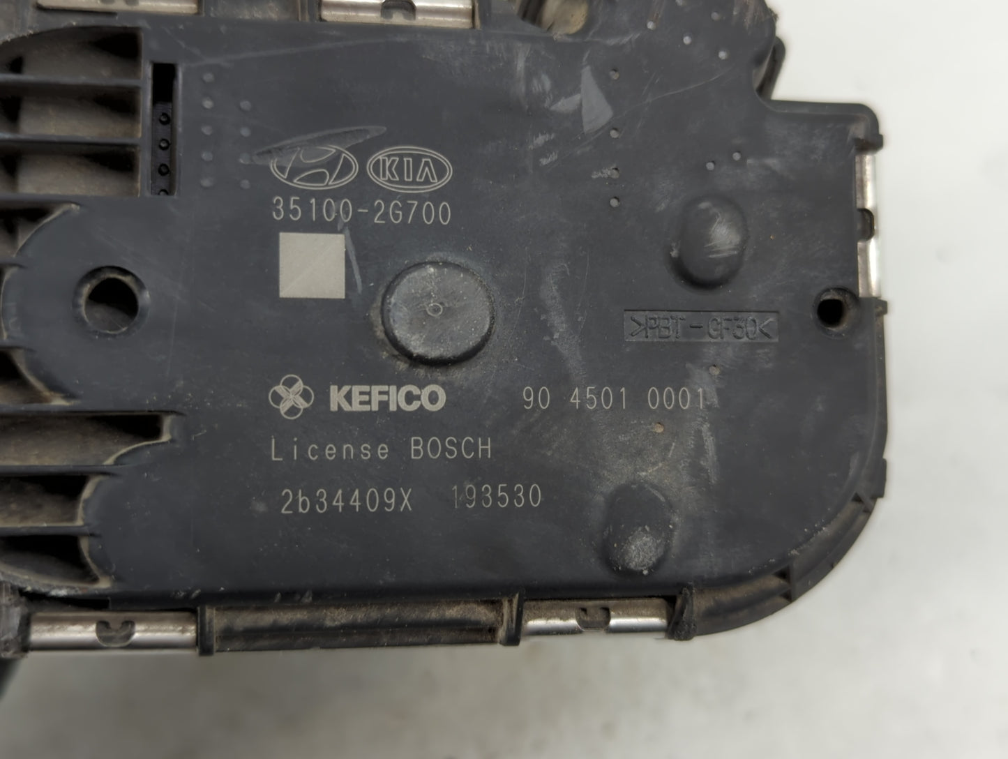2012-2015 Kia Sorento Throttle Body P/N:35100-2G700 Fits Fits 2011 2012 2013 2014 2015 2016 OEM Used Auto Parts - Oemusedaut