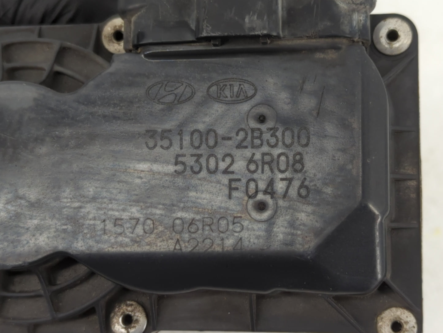 2012-2019 Kia Soul Throttle Body P/N:35100-2B300 Fits Fits 2012 2013 2014 2015 2016 2017 2018 2019 OEM Used Auto Parts - Oem