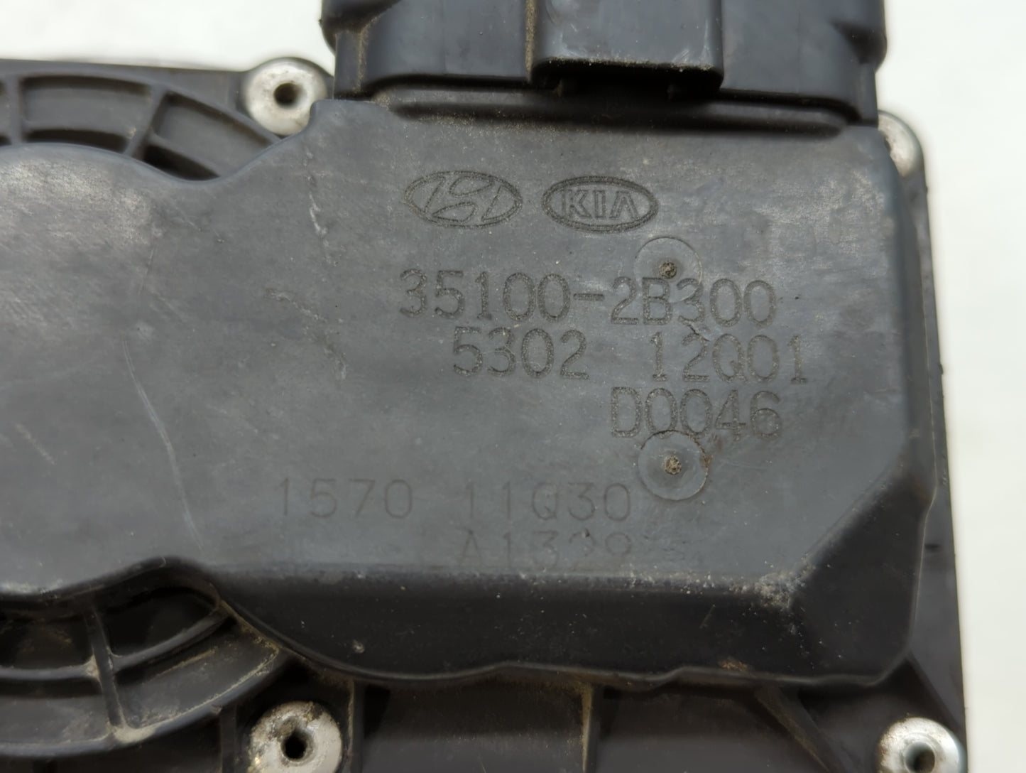 2012-2019 Kia Soul Throttle Body P/N:35100-2B300 Fits Fits 2012 2013 2014 2015 2016 2017 2018 2019 OEM Used Auto Parts - Oem