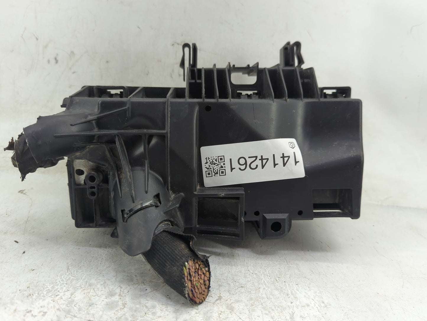 2013-2016 Lincoln Mks Fusebox Fuse Box Panel Relay Module P/N:DG1T-14A003-BA Fits Fits 2013 2014 2015 2016 OEM Used Auto Par