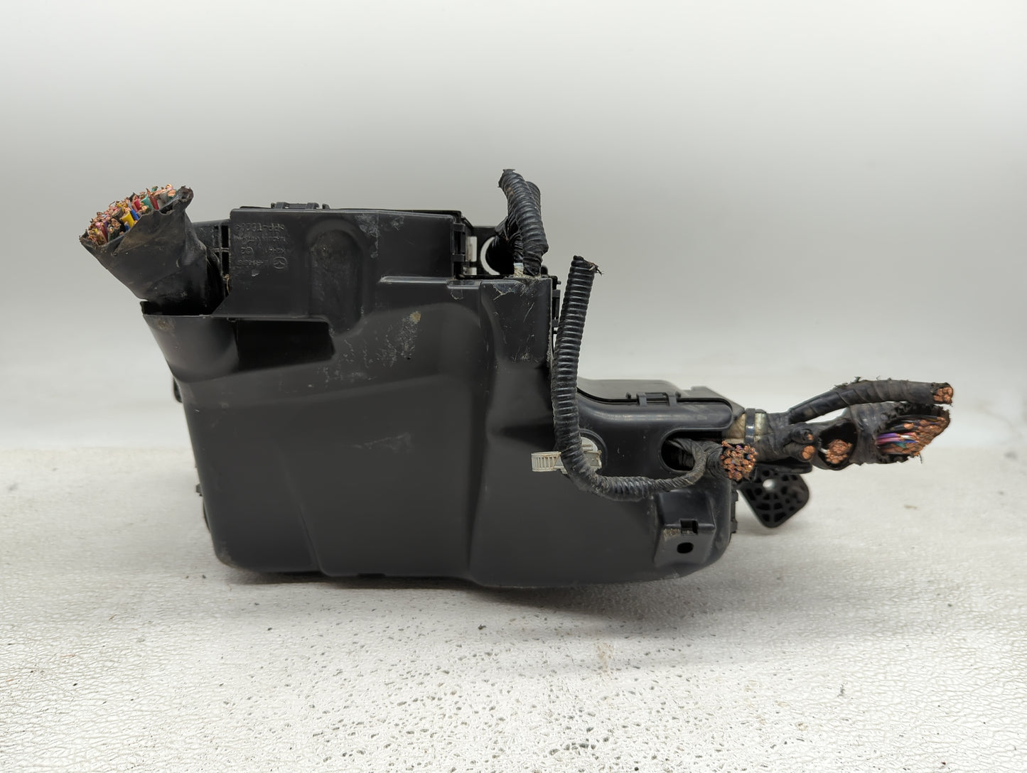 2014-2016 Mazda 3 Fusebox Fuse Box Panel Relay Module P/N:KD45-675X0 Fits Fits 2014 2015 2016 OEM Used Auto Parts - Oemuseda