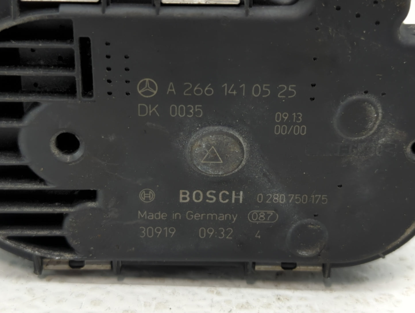 2012-2015 Mercedes-Benz C250 Throttle Body P/N:266 141 05 25 2661410525 Fits OEM Used Auto Parts - Oemusedautoparts1.com