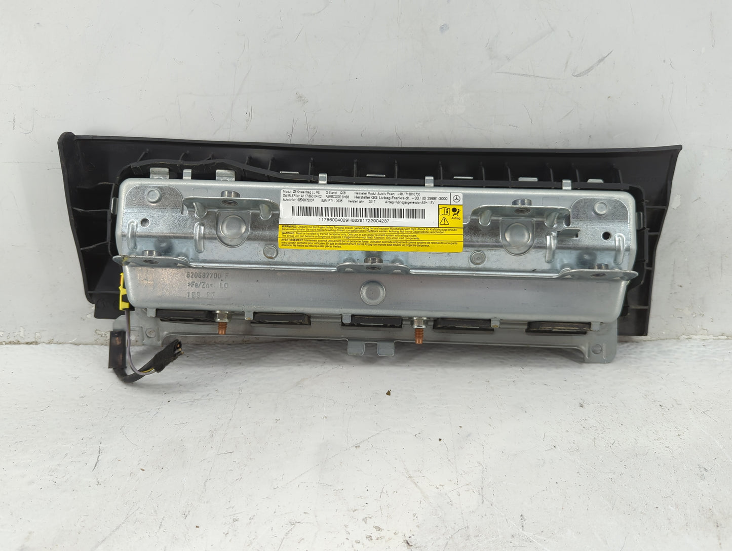 2014-2019 Mercedes-Benz Cla250 Air Bag Passenger Right Knee OEM P/N:1178600402 Fits Fits 2014 2015 2016 2017 2018 2019 2020