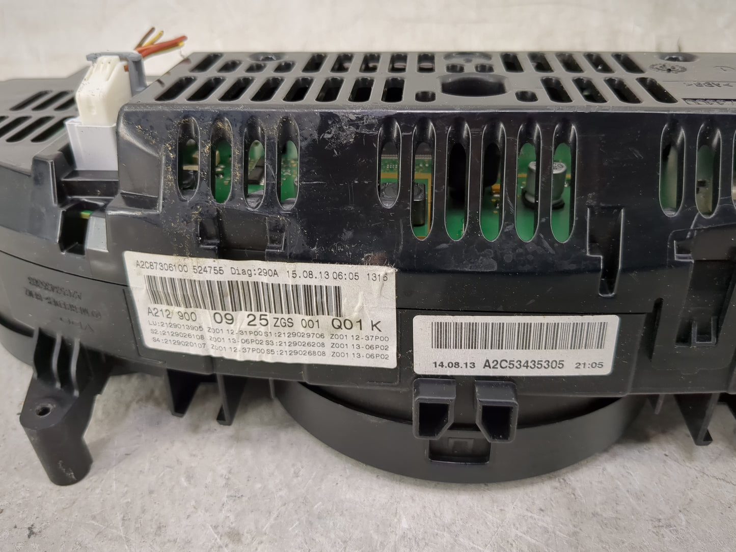 2014 Mercedes-Benz E-Class Instrument Cluster Speedometer Gauges P/N:A2129000925 A2C53435305, A2C87306100 Miles:146K Fits OE