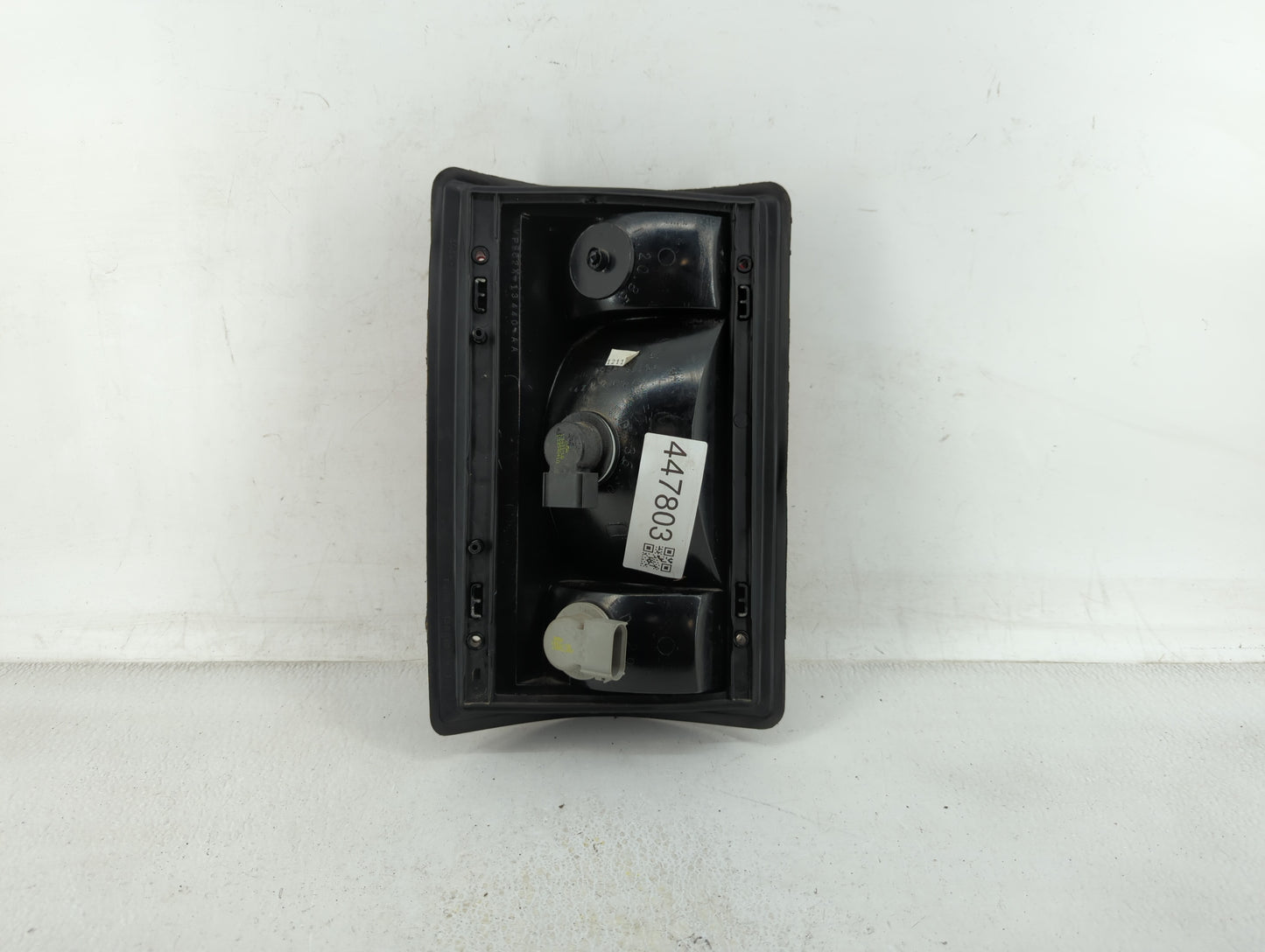 2014 Mercedes-Benz E350 Tail Light Assembly Passenger Right OEM P/N:P9C2X-13440-AA F7UB-13440-AA Fits OEM Used Auto Parts -