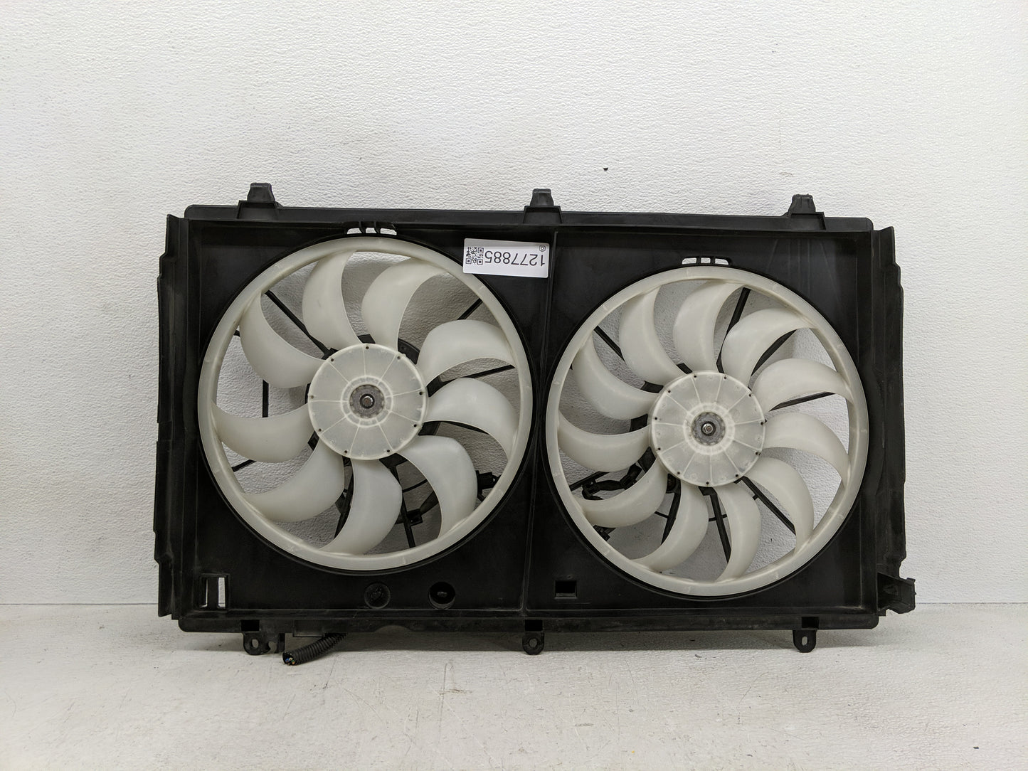 2014-2016 Mitsubishi Outlander Electric Radiator Cooling Fan Motor Assembly Fits Fits 2014 2015 2016 OEM Used Auto Parts - O