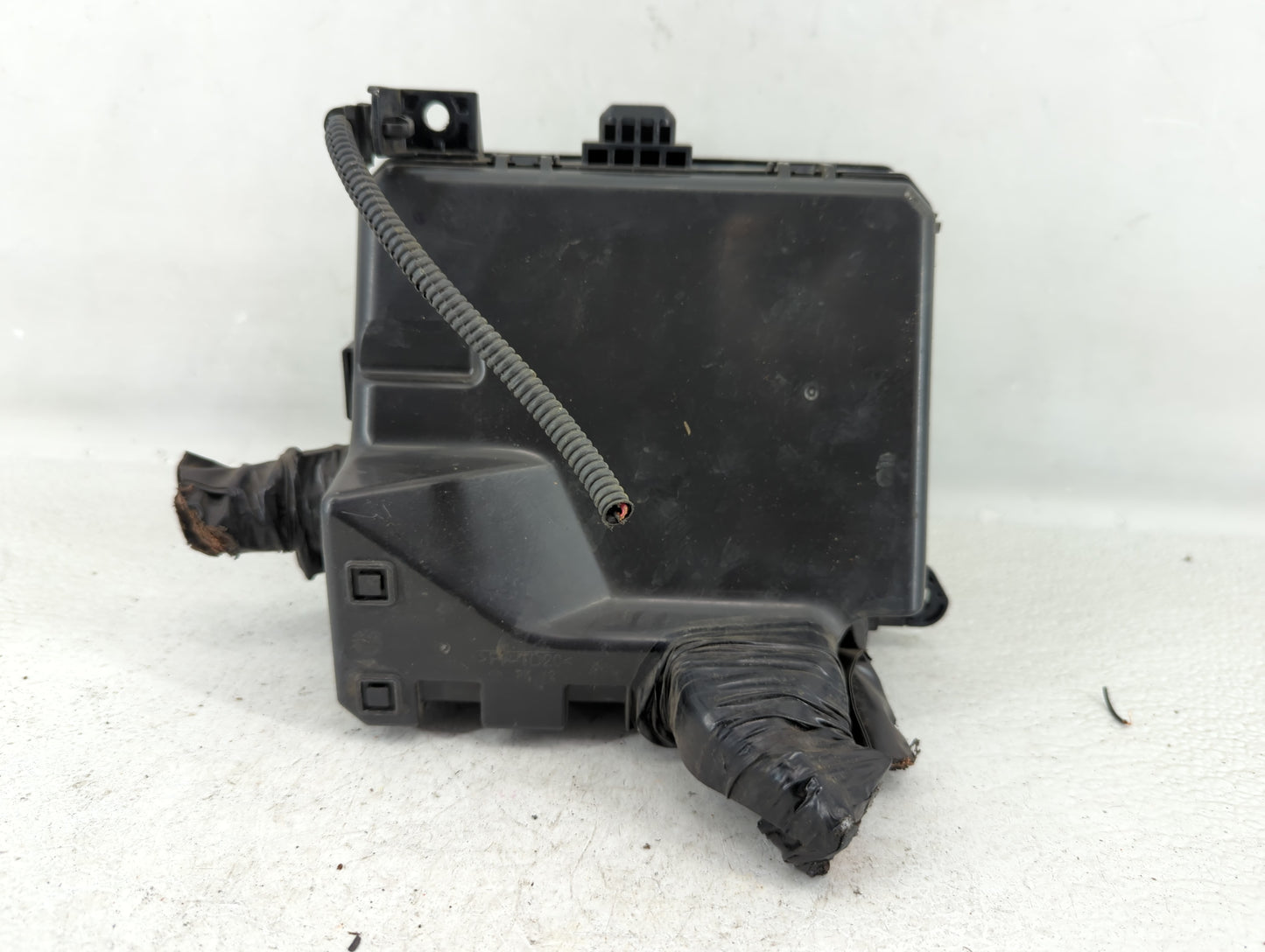 2014 Mitsubishi Outlander Sport Fusebox Fuse Box Panel Relay Module P/N:8565A268 Fits OEM Used Auto Parts - Oemusedautoparts
