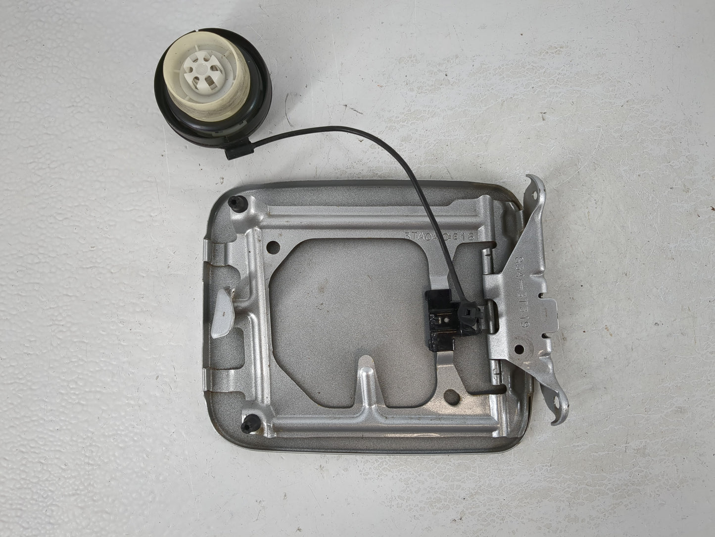 2014 Nissan Altima Fuel Tank Door Lid Gas Tank - Oemusedautoparts1.com
