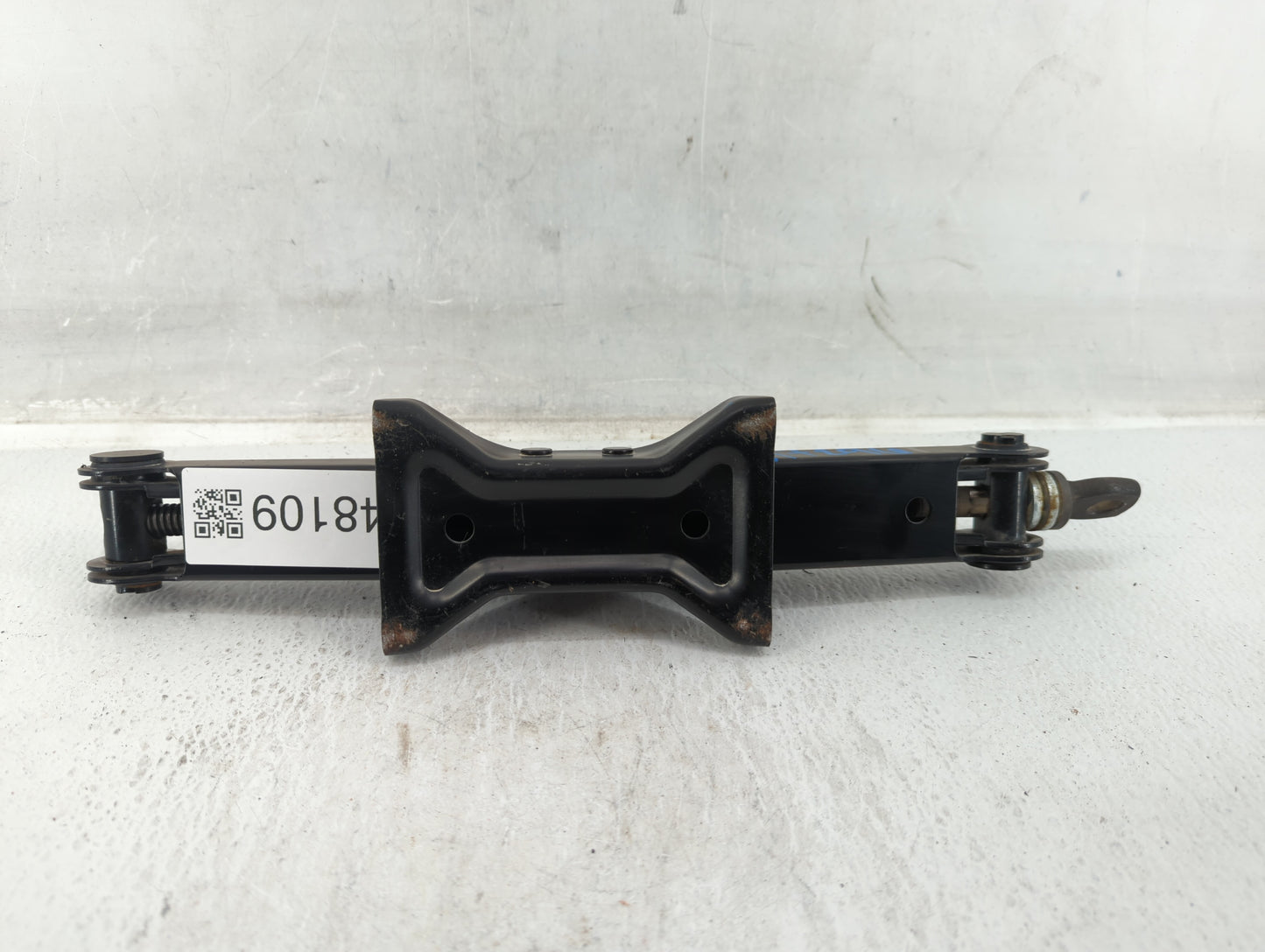 2014 Nissan Juke Spare Scissor Car Jack 548109 - Oemusedautoparts1.com