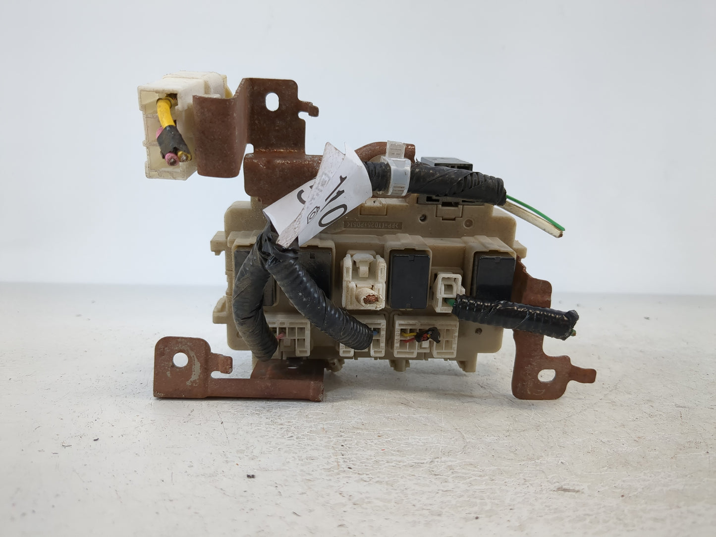 2014 Nissan Pathfinder Fusebox Fuse Box Panel Relay Module P/N:4233 NA2 Fits OEM Used Auto Parts - Oemusedautoparts1.com