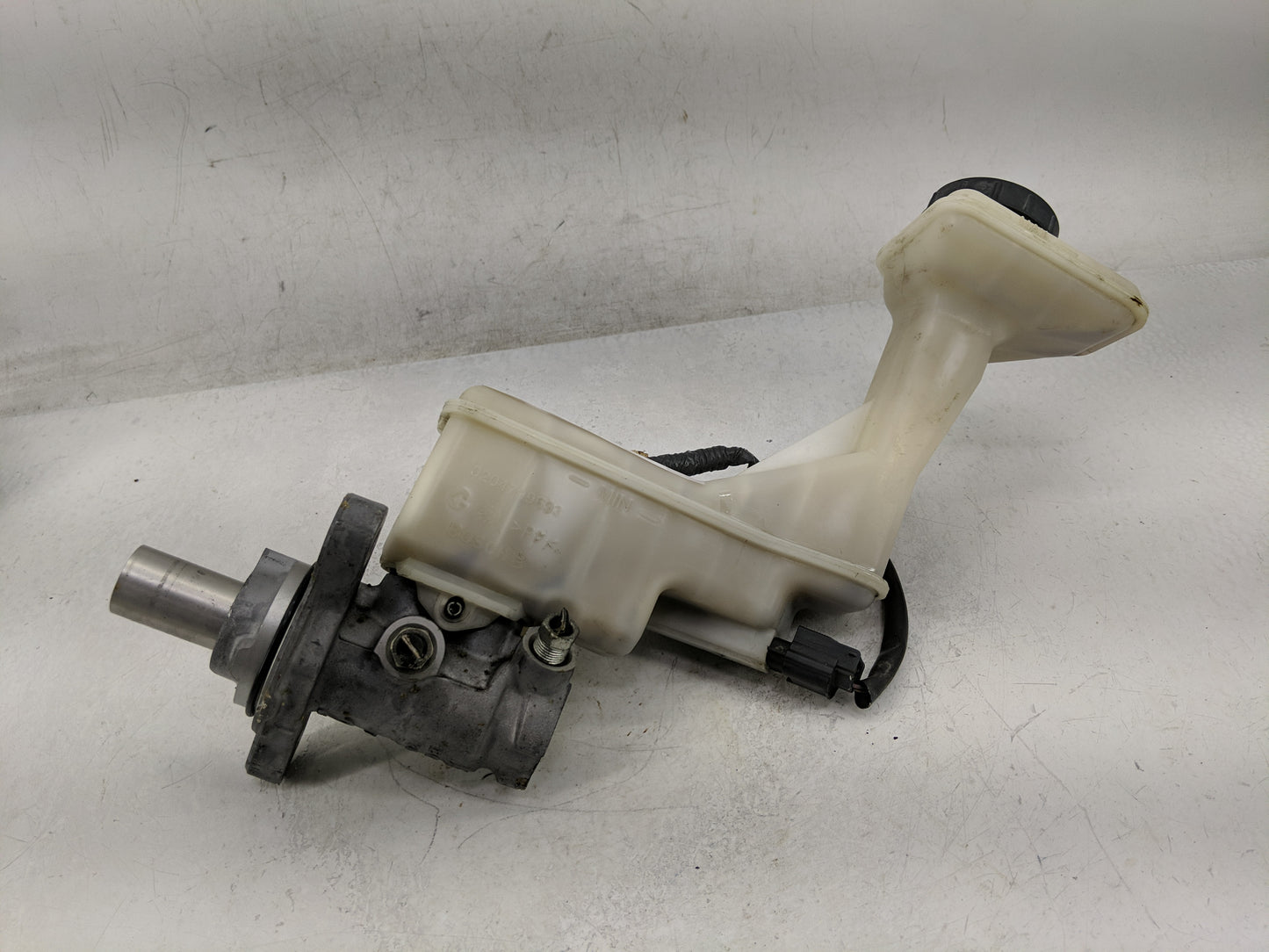 2014-2020 Nissan Rogue Brake Master Cylinder 1311485 - Oemusedautoparts1.com