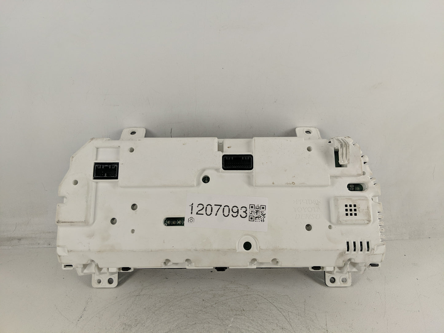 2013-2014 Toyota Camry Instrument Cluster Speedometer Gauges P/N:TN157560-3001 Fits Fits 2013 2014 OEM Used Auto Parts - Oem