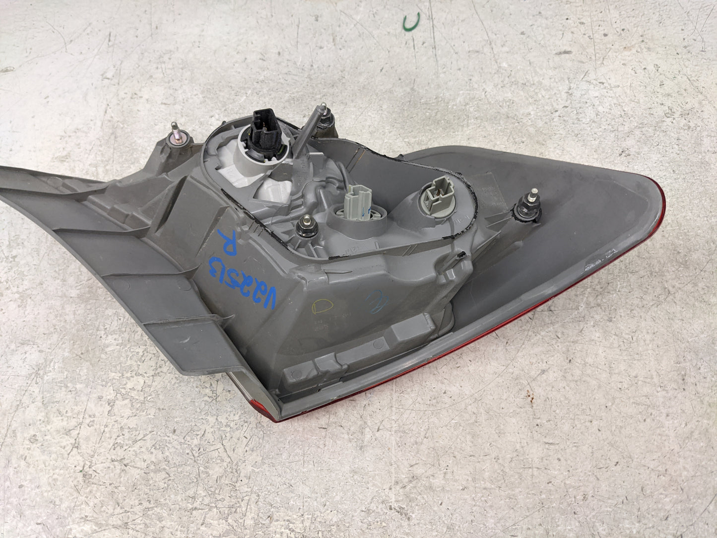 2012-2014 Toyota Camry Tail Light Assembly Passenger Right OEM Fits Fits 2012 2013 2014 OEM Used Auto Parts - Oemusedautopar