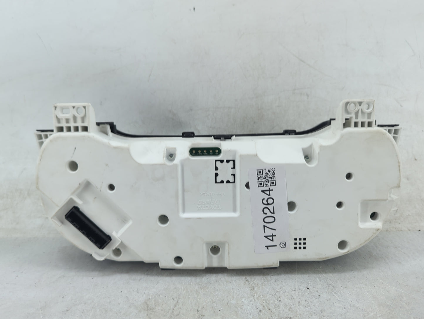 2011-2014 Toyota Sienna Instrument Cluster Speedometer Gauges P/N:83800-08480-00 TN257470-5990 Miles:117K Fits OEM Used Auto