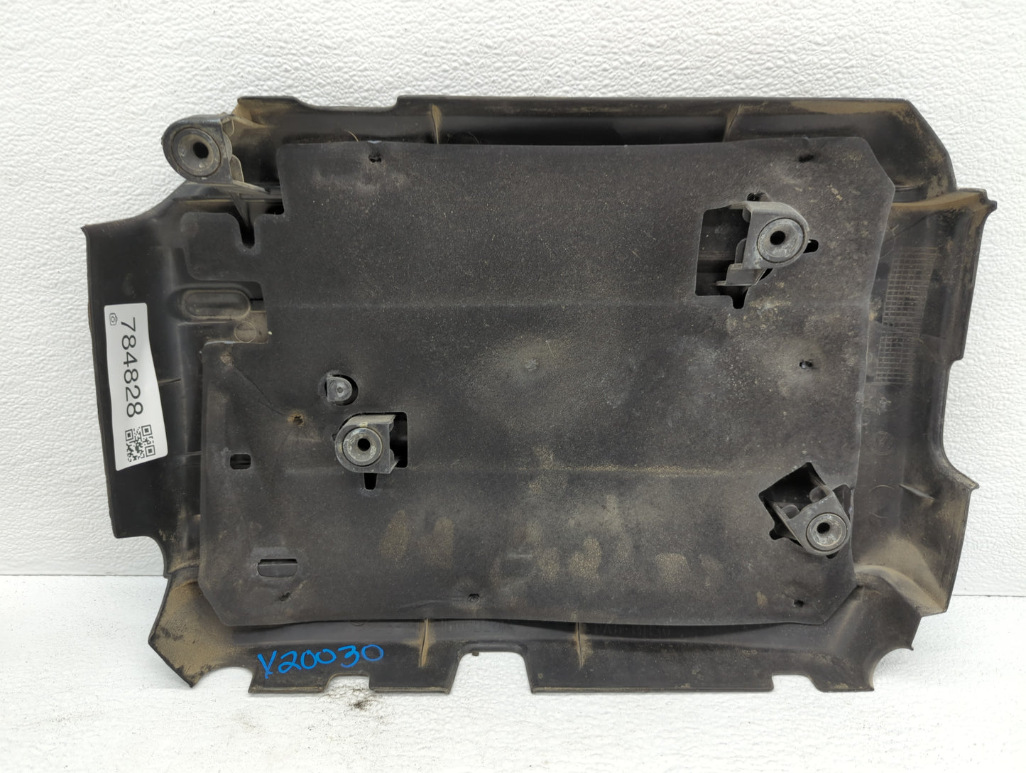 2014 Volkswagen Beetle Engine Cover - Oemusedautoparts1.com
