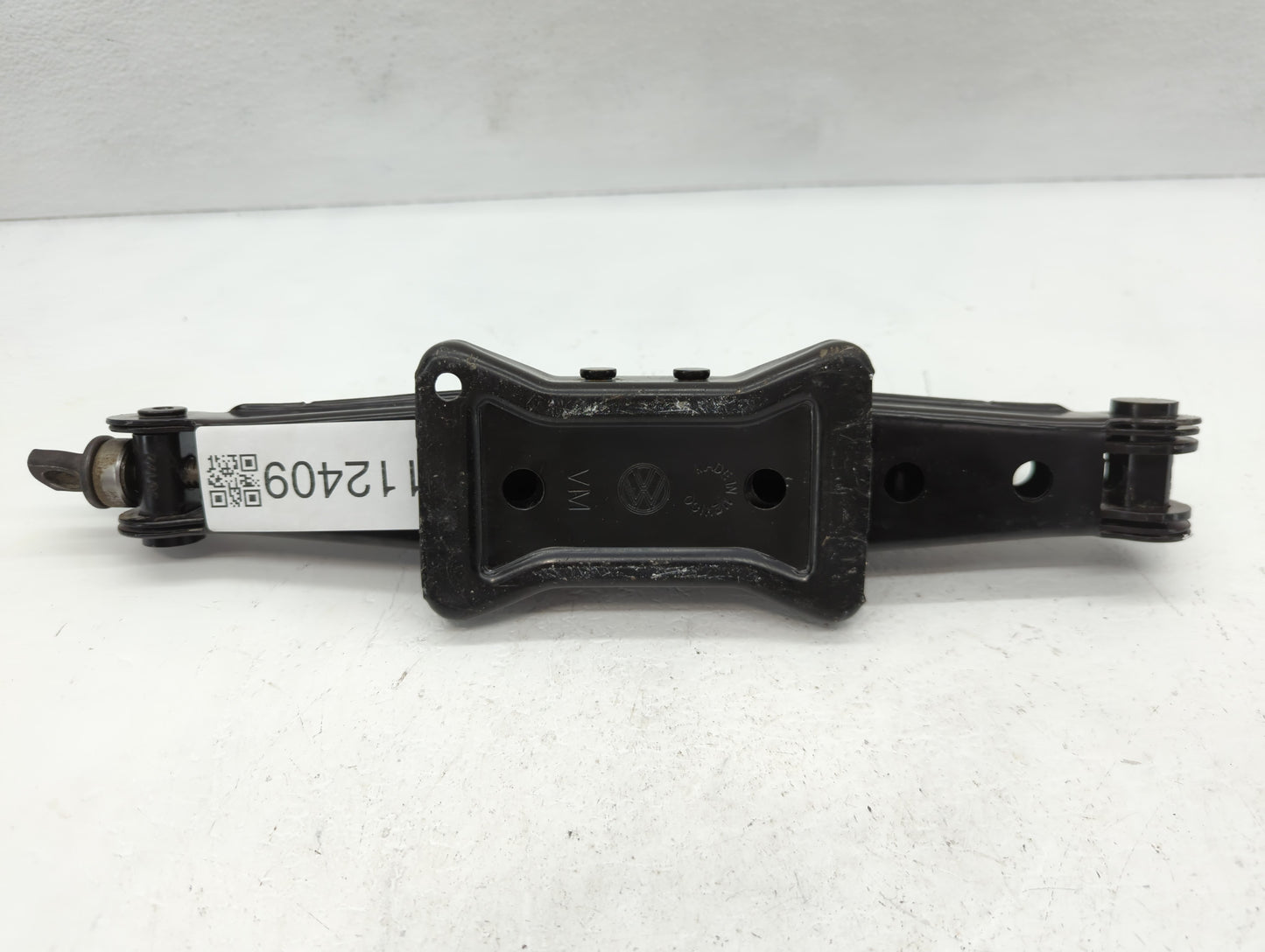 2014 Volkswagen Jetta Spare Scissor Car Jack 1112409 - Oemusedautoparts1.com