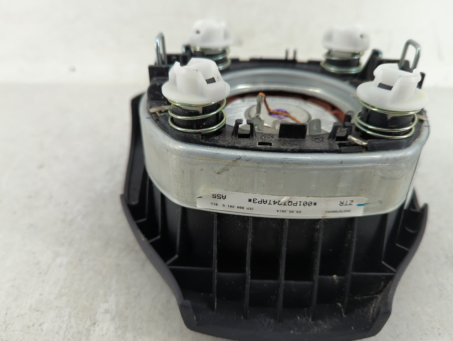 2014 Volkswagen Jetta Air Bag Driver Left Steering Wheel Mounted Fits OEM Used Auto Parts - Oemusedautoparts1.com