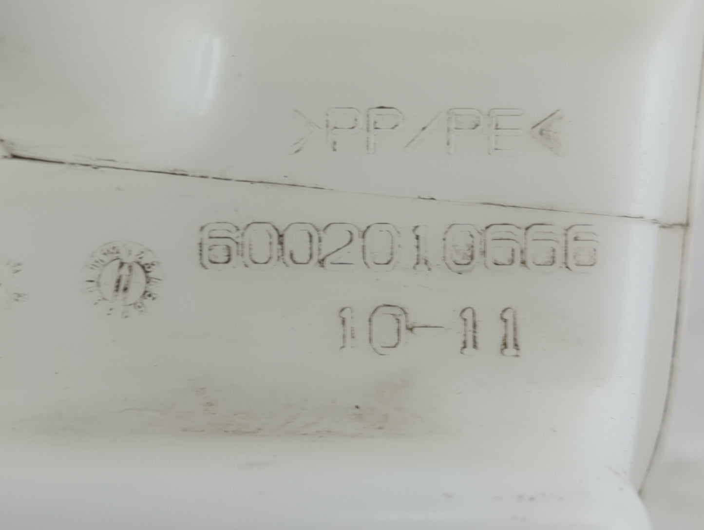 2011-2018 Volkswagen Jetta Windshield Washer Fluid Reservoir Bottle Oem - Oemusedautoparts1.com