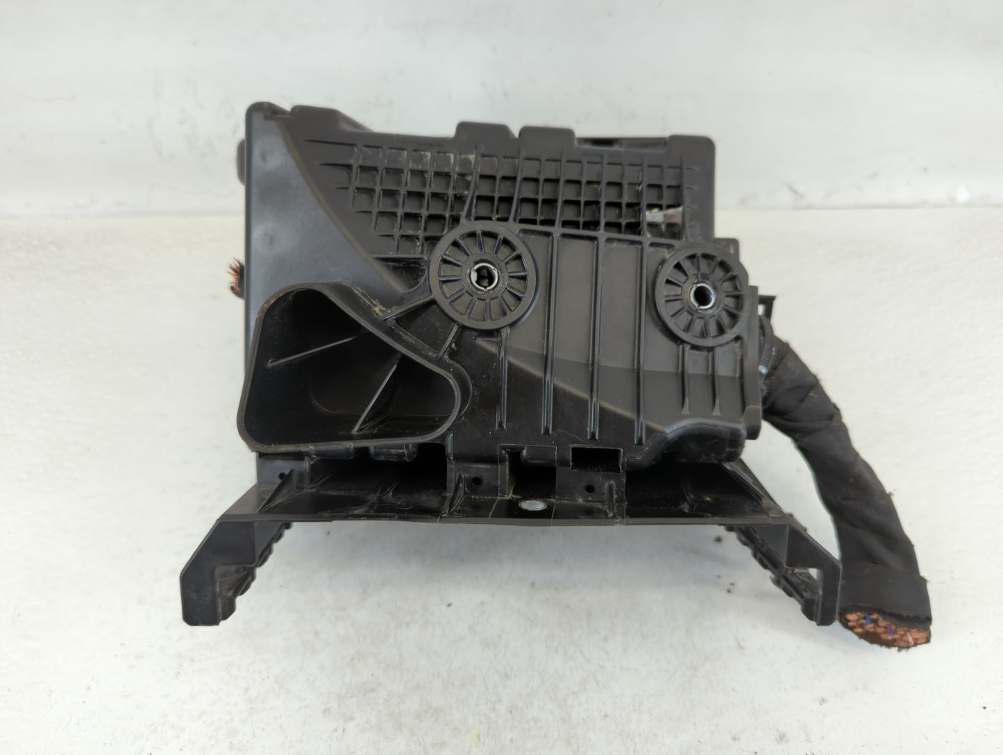 2010-2014 Volkswagen Jetta Fusebox Fuse Box Panel Relay Module P/N:E00004440 Fits OEM Used Auto Parts - Oemusedautoparts1.co