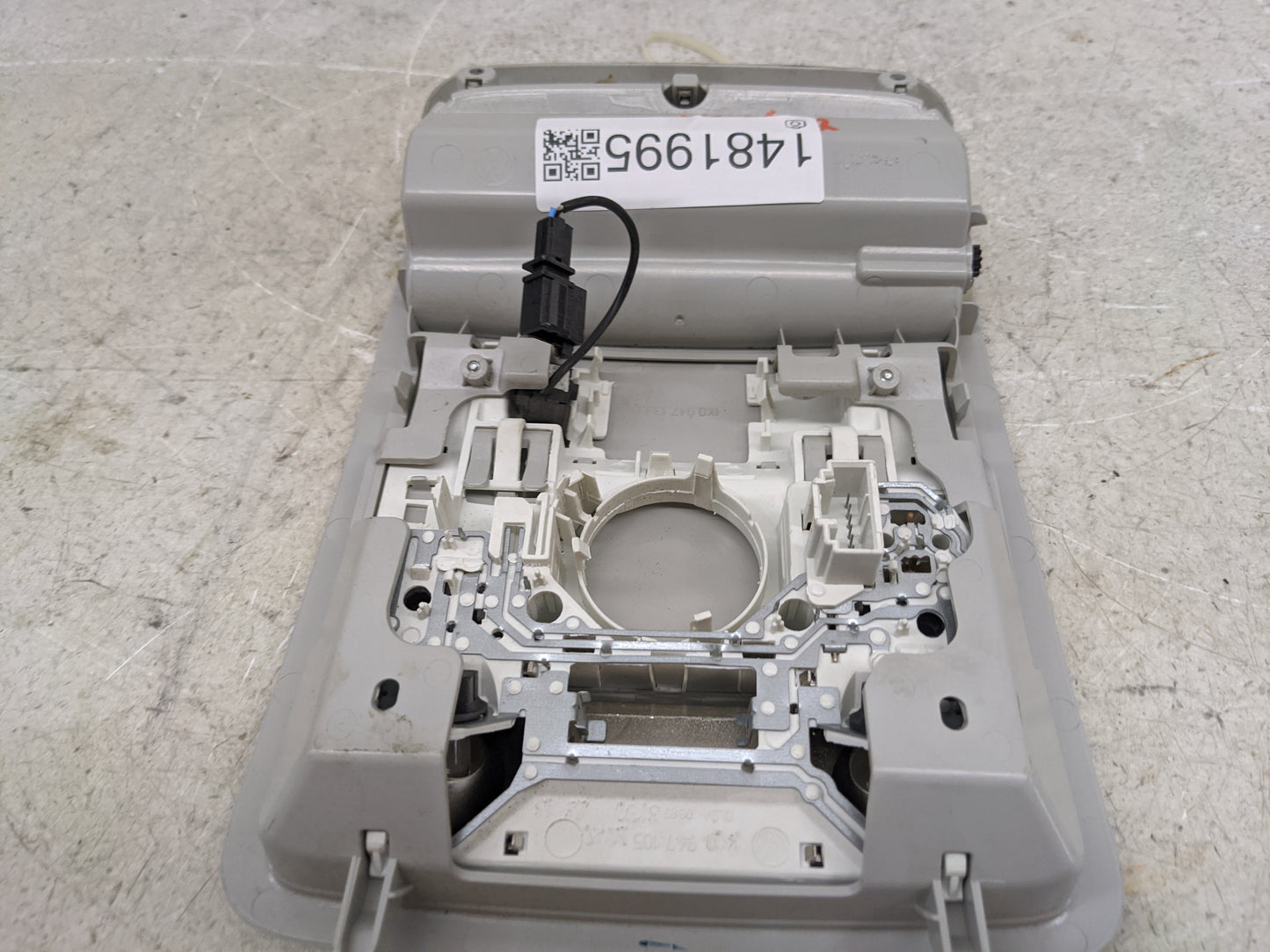 2013-2015 Volkswagen Passat Overhead Roof Console Gray - Oemusedautoparts1.com
