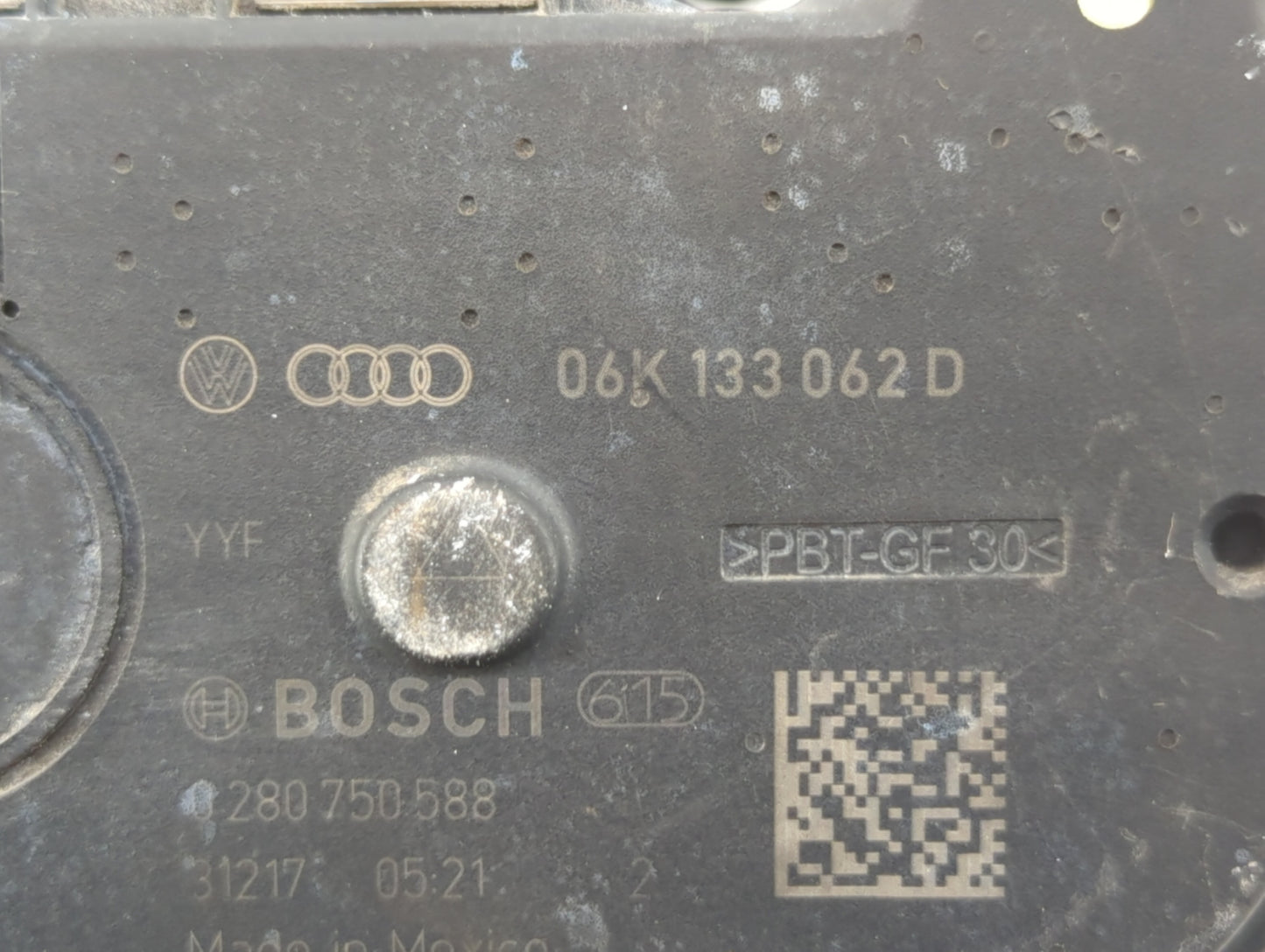 2014-2017 Volkswagen Passat Throttle Body P/N:06K 133 062 D Fits Fits 2014 2015 2016 2017 OEM Used Auto Parts - Oemusedautop