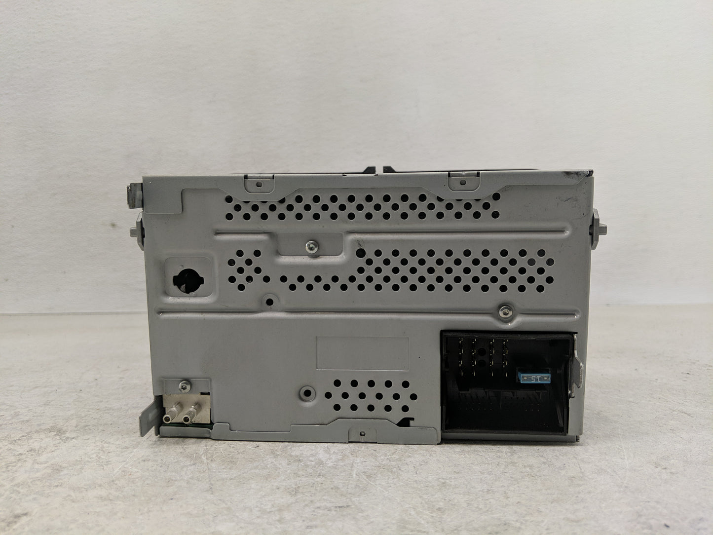 2009-2017 Volkswagen Tiguan Radio AM FM Cd Player Receiver Replacement P/N:5N0 035 164 D Fits OEM Used Auto Parts - Oemuseda