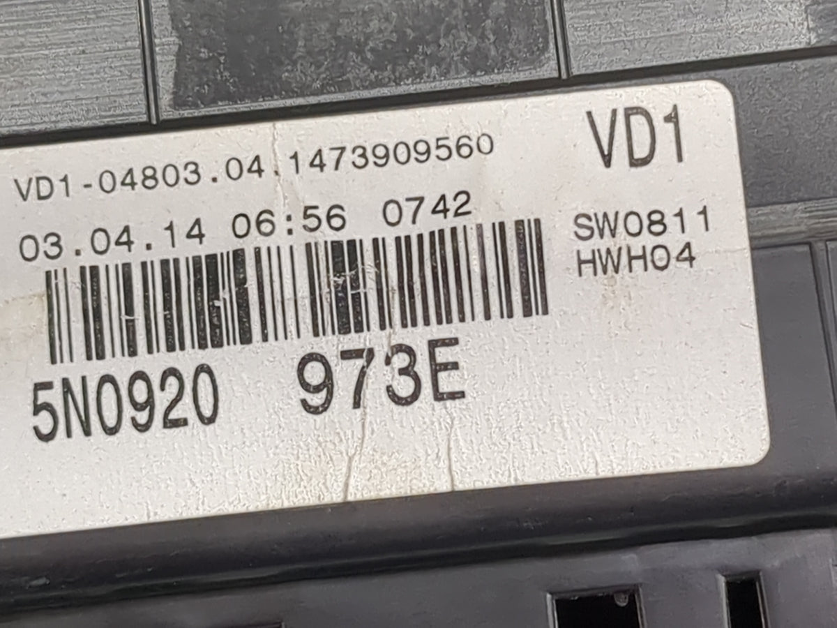 2014 Volkswagen Tiguan Instrument Cluster Speedometer Gauges P/N:5N0920973E VD1-04803.04, 1473909560, A2C53434500 Miles: Fit