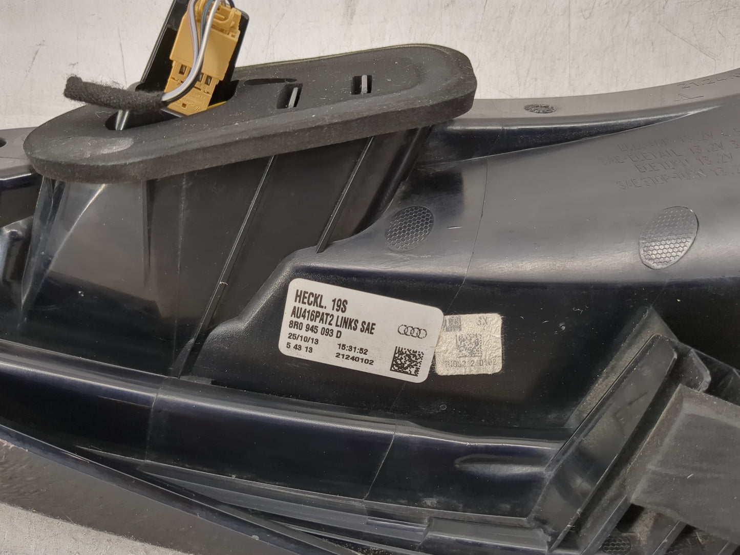 2013-2017 Audi Q5 Tail Light Assembly Driver Left OEM P/N:8R0945093D Fits Fits 2013 2014 2015 2016 2017 OEM Used Auto Parts