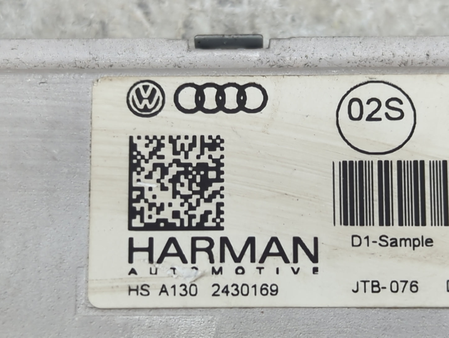 2013-2015 Audi Q7 Information Display Screen - Oemusedautoparts1.com