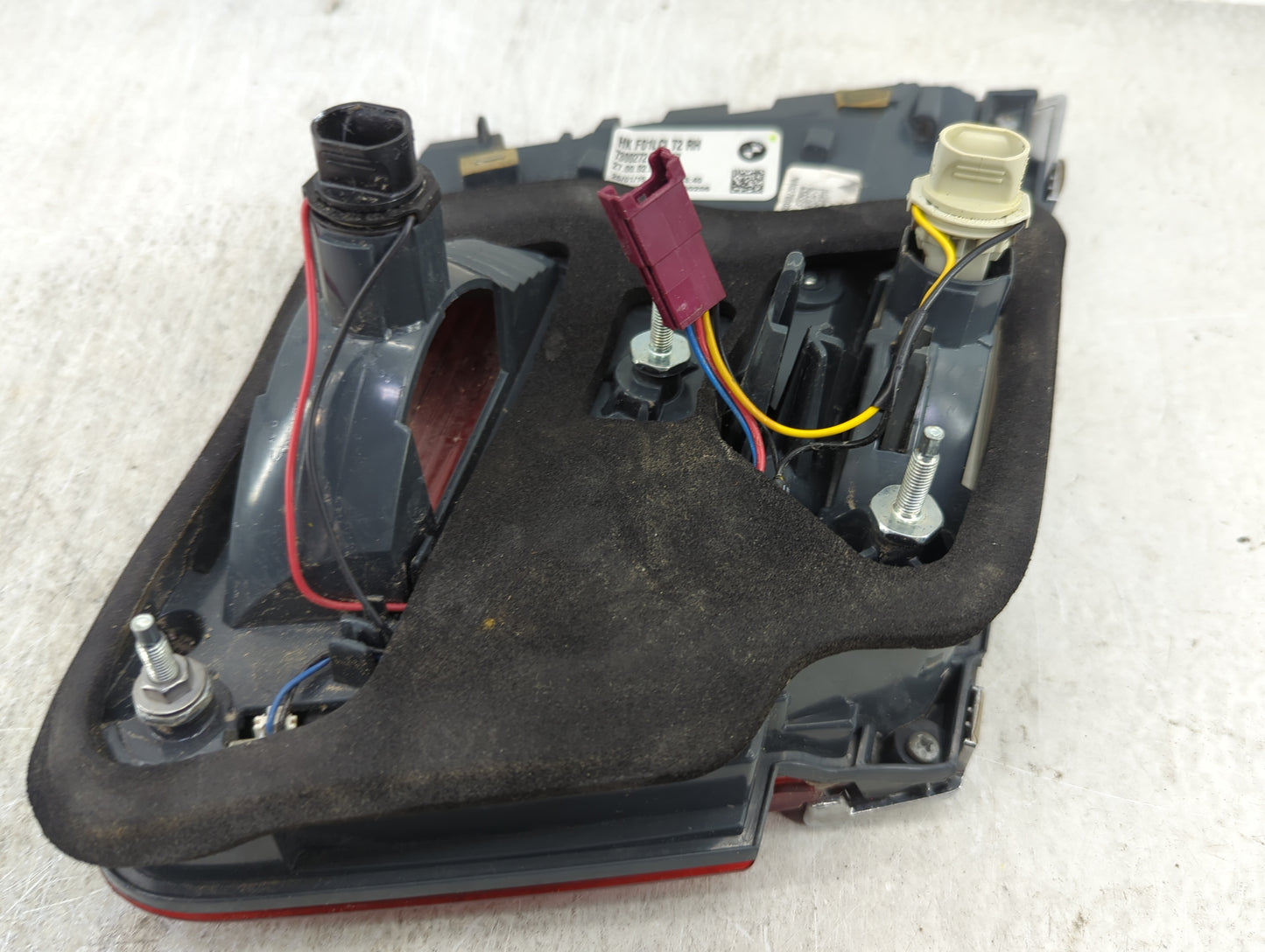 2013-2015 Bmw 750i Tail Light Assembly Passenger Right OEM P/N:7300272 Fits Fits 2013 2014 2015 OEM Used Auto Parts - Oemuse