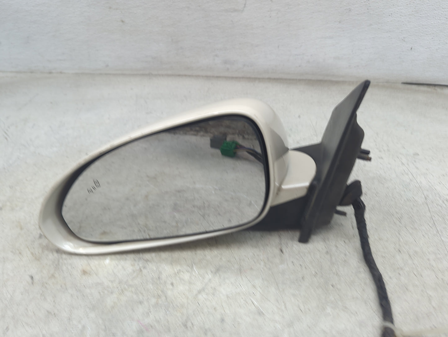 2013-2017 Buick Enclave Driver Left Side View Manual Door Mirror White - Oemusedautoparts1.com
