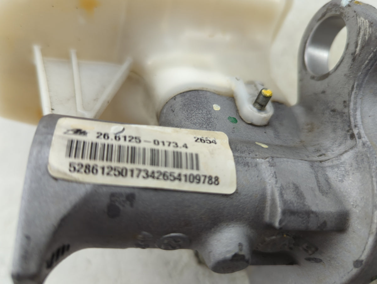 2011-2016 Buick Lacrosse Brake Master Cylinder 1383184 - Oemusedautoparts1.com