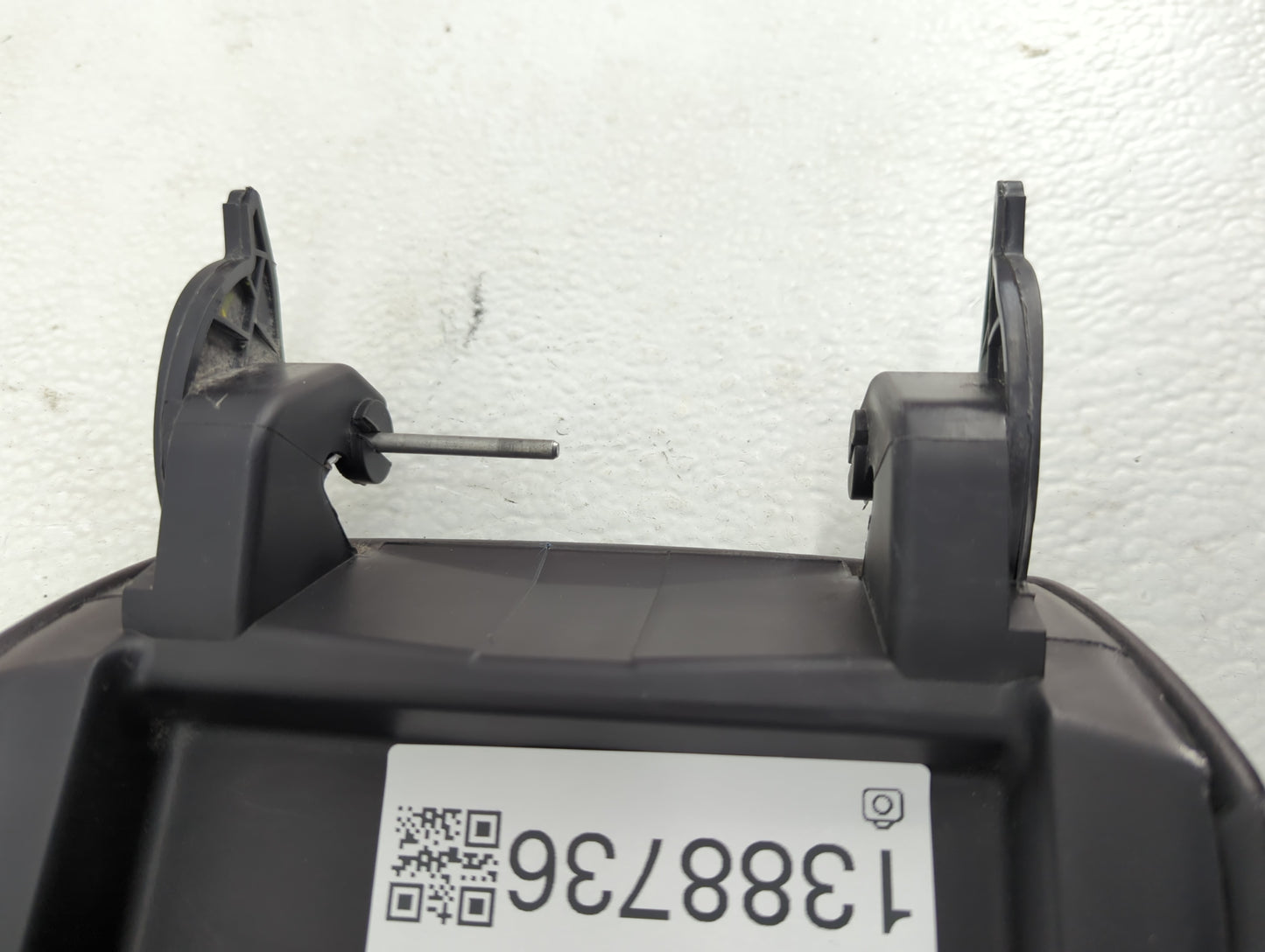 2015 Buick Regal Center Console Armrest Cover Lid Fits OEM Used Auto Parts - Oemusedautoparts1.com