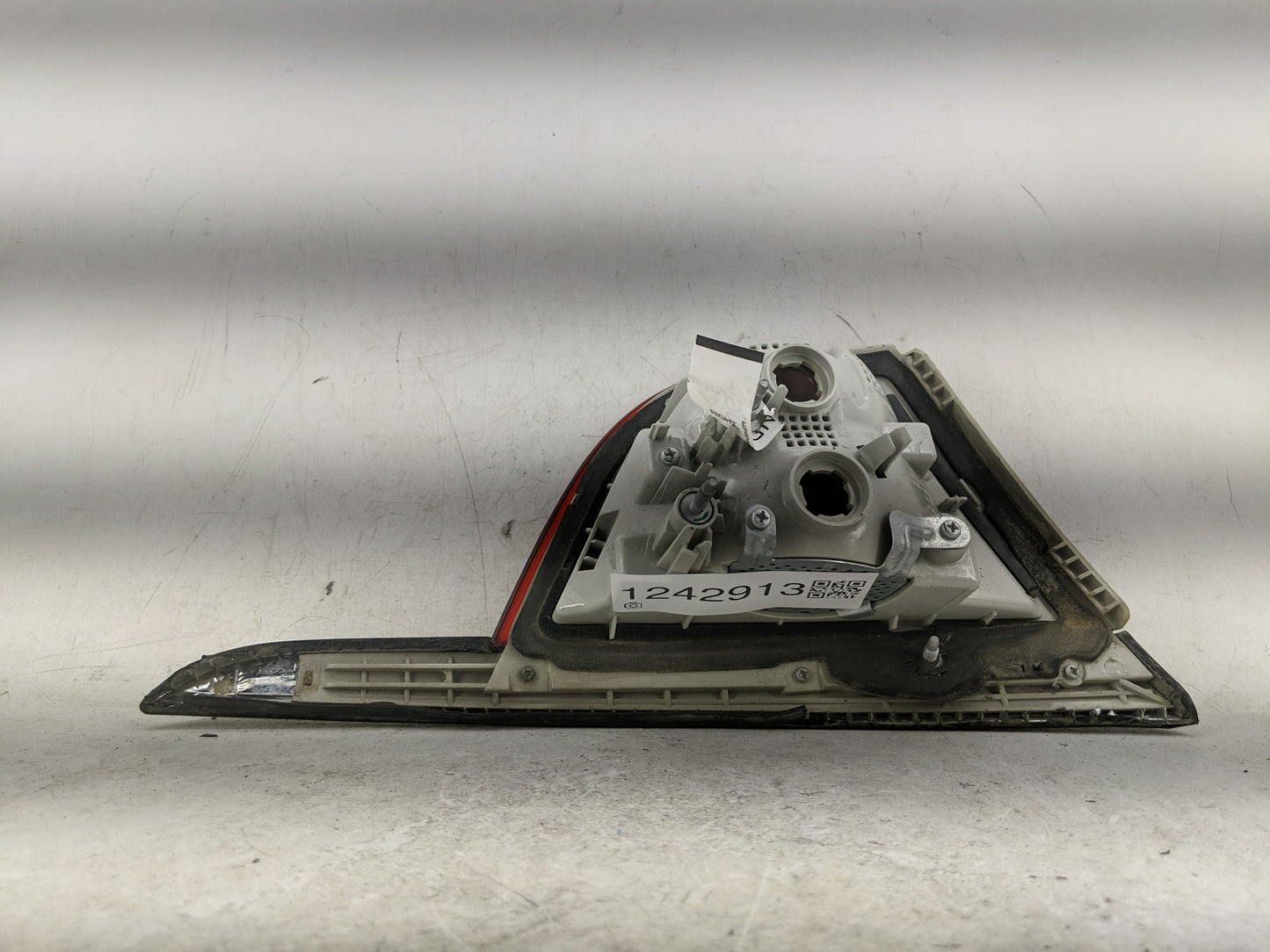 2015 Buick Verano Passenger Right Side Deck Lid Mounted Tail Light - Oemusedautoparts1.com