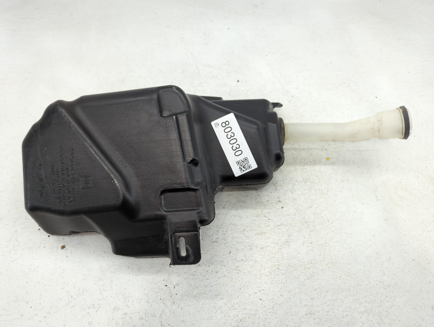 2014-2017 Buick Verano Windshield Washer Fluid Reservoir Bottle Oem - Oemusedautoparts1.com