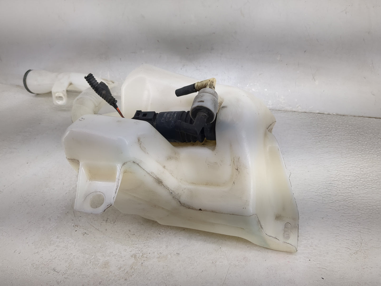 2010-2017 Chevrolet Equinox Windshield Washer Fluid Reservoir Bottle Oem 1476909 - Oemusedautoparts1.com